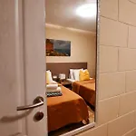 Garra With Heated Pool Vilă *