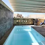 Vilă Garra With Heated Pool