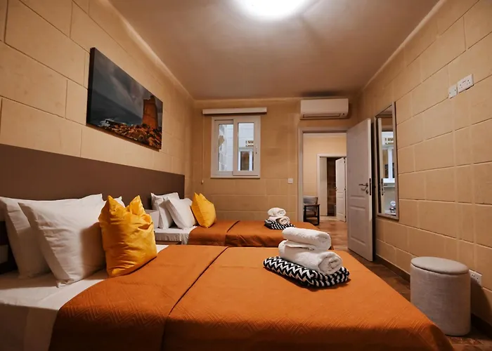 Garra With Heated Pool Għasri