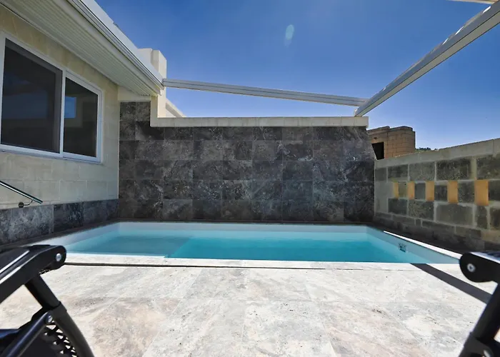 Garra With Heated Pool
