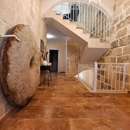 Garra With Heated Pool Villa