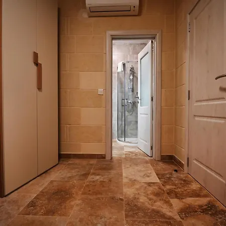 Garra With Heated Pool Villa