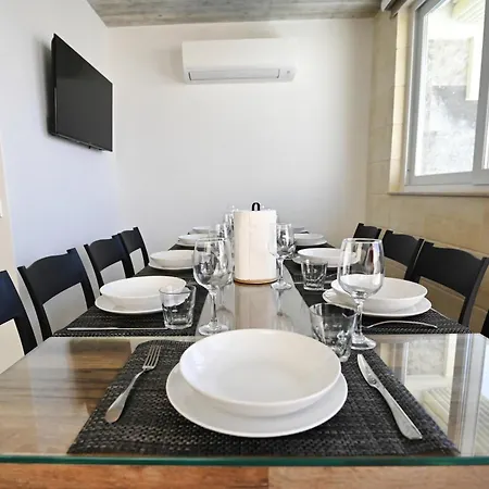 Garra With Heated Pool וילה