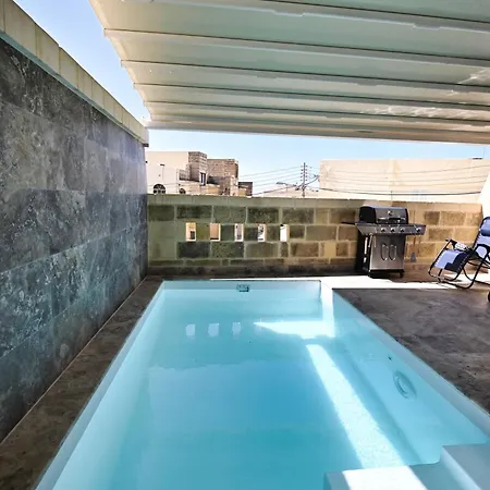 וילה Garra With Heated Pool