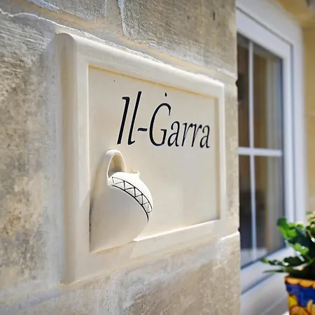 Garra With Heated Pool