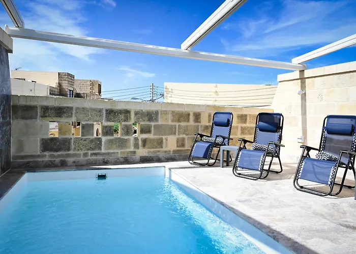 Garra With Heated Pool Għasri