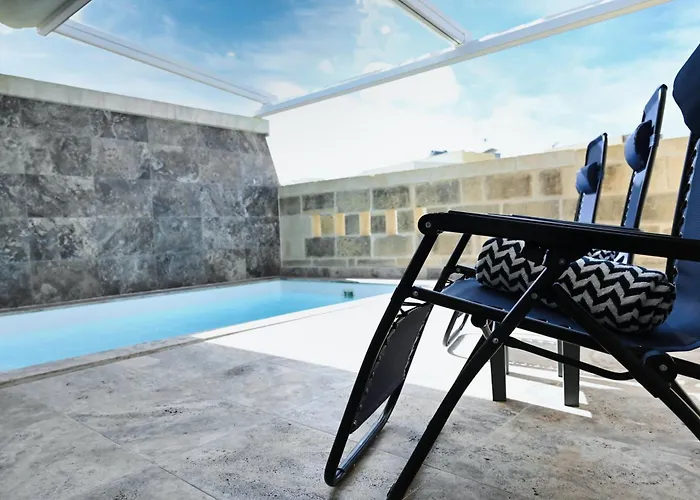 Garra With Heated Pool Għasri